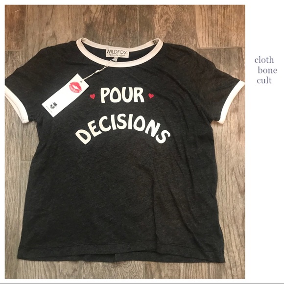 ✨NWT✨ WILDFOX 💋🦊 “Pour Decisions” T-SHIRT - Picture 4 of 6